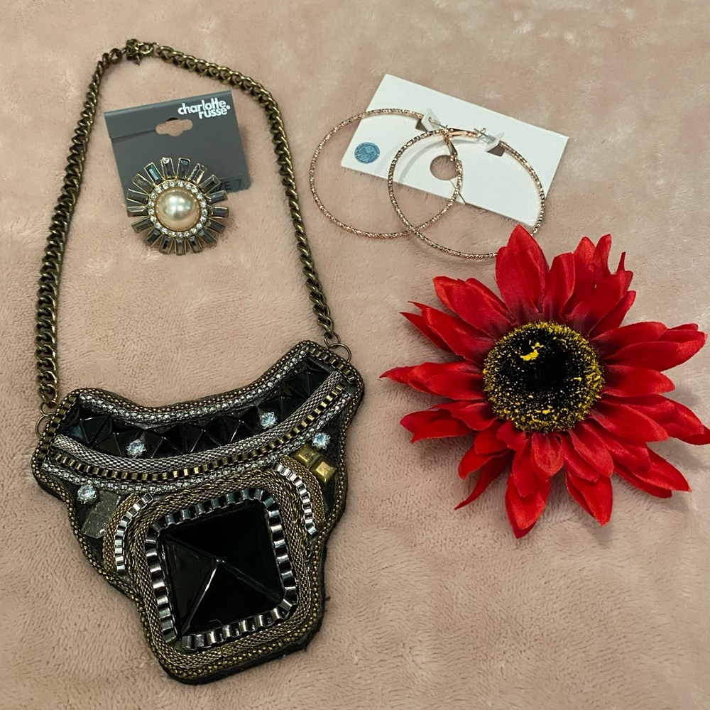 An accessory bundle 🖤